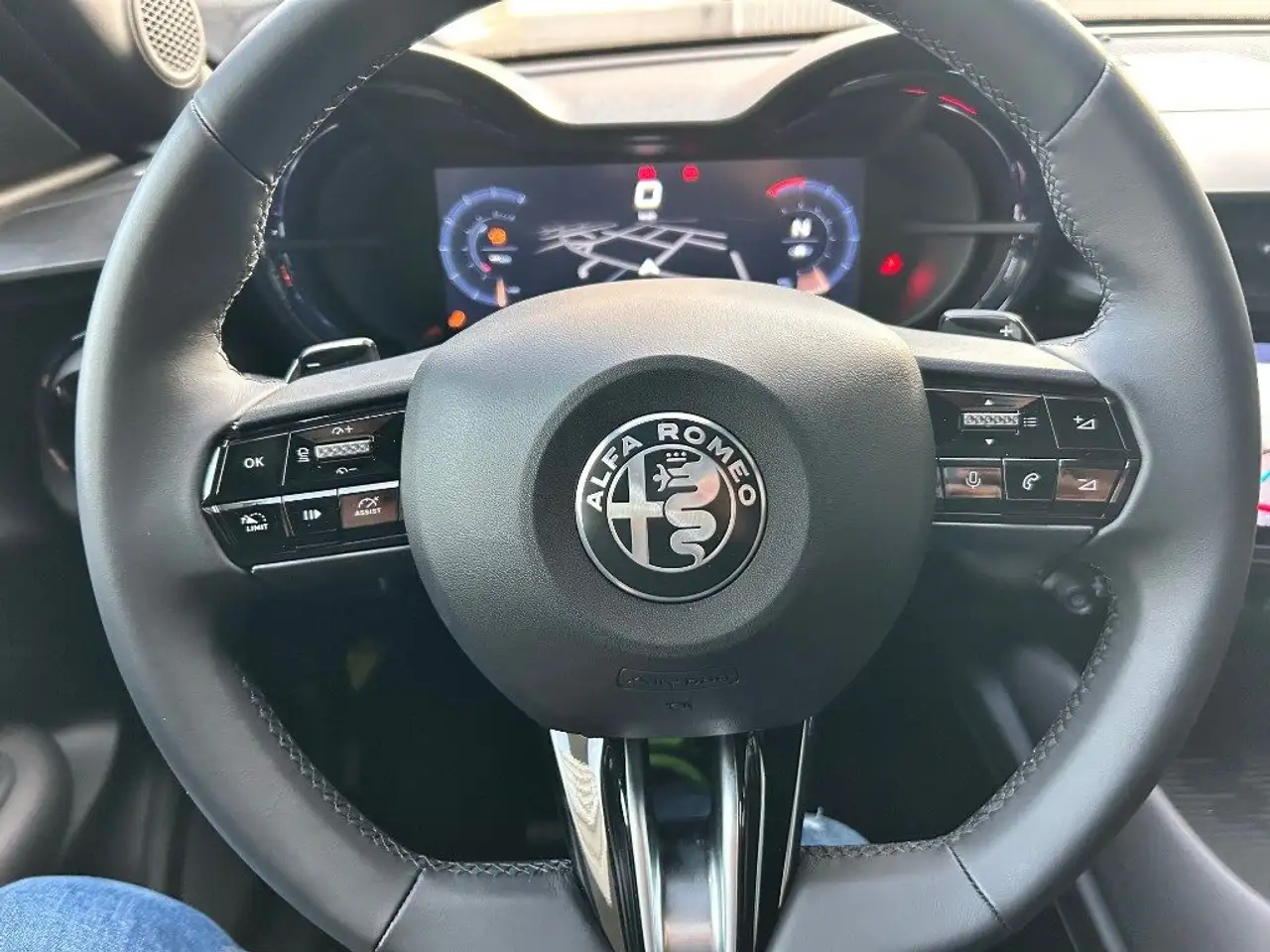 Alfa Romeo Junior 2025 — фото 14