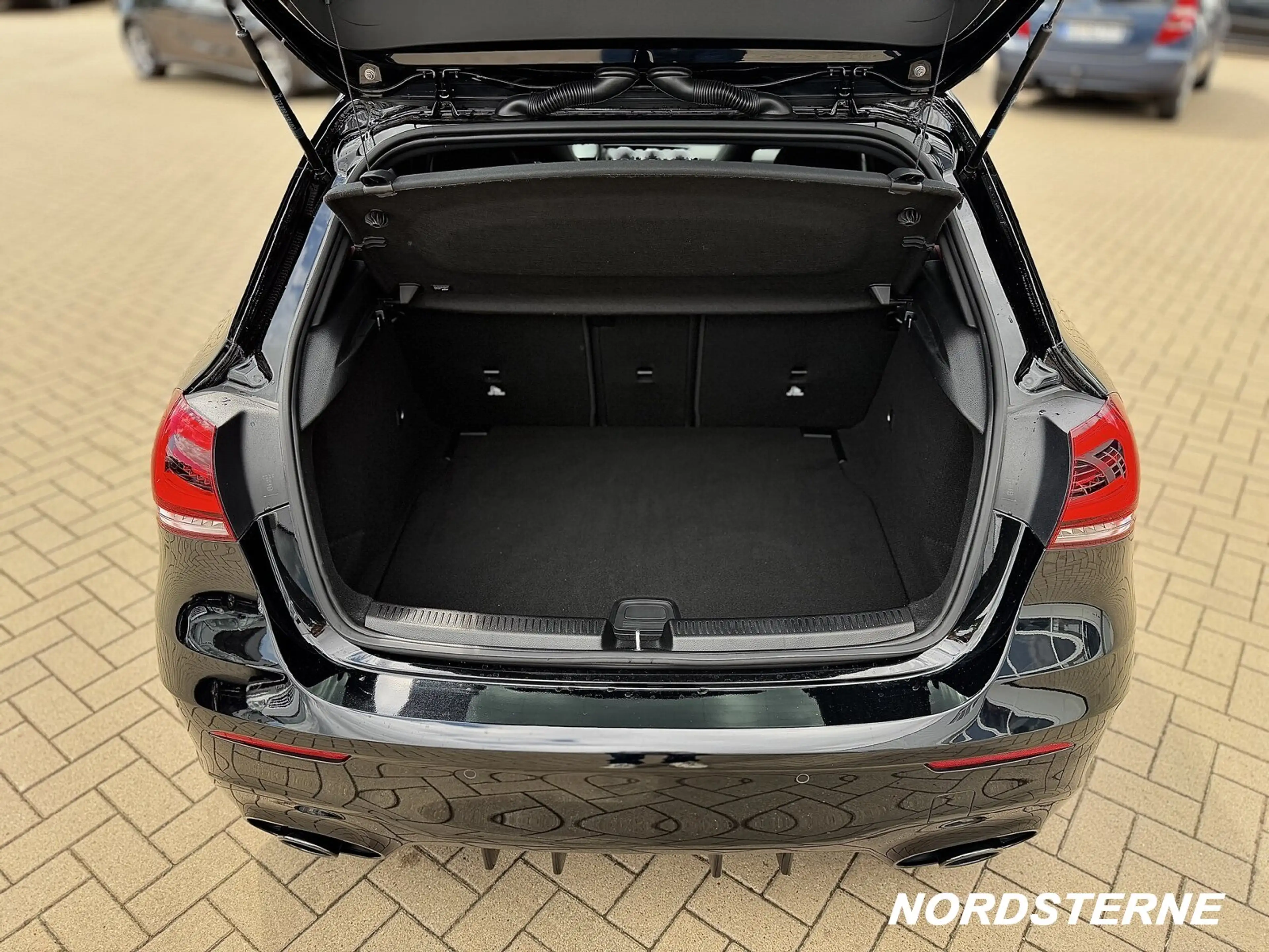 Mercedes-Benz A 35 AMG A 35 AMG 4Matic PANO+SHD+KAMERA+AMBIENTE — photo 6