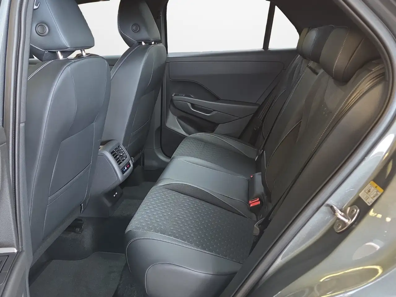 Volkswagen T-Roc 1.5 eTSI DSG R-Line, миниатюра 11