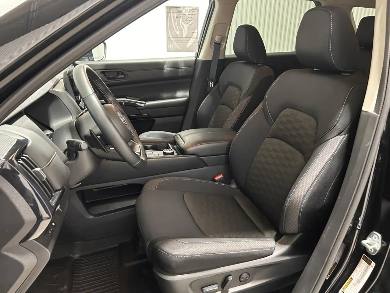Nissan Pathfinder снимка Nissan Pathfinder