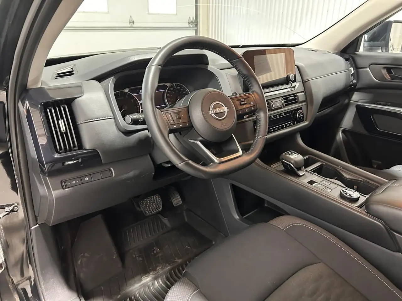 Nissan Pathfinder снимка Nissan Pathfinder