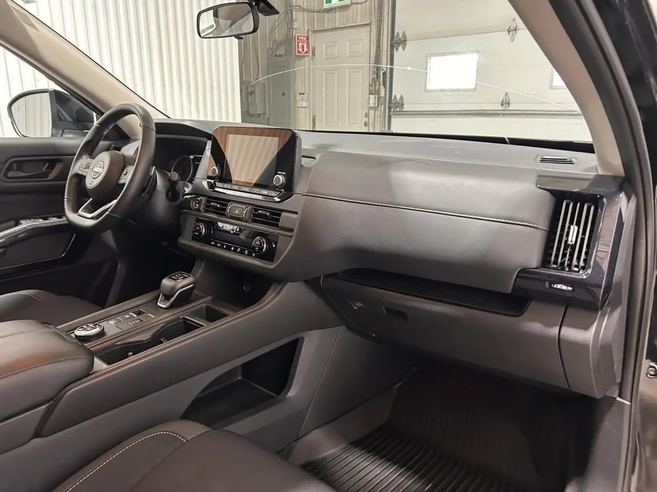 Nissan Pathfinder снимка Nissan Pathfinder