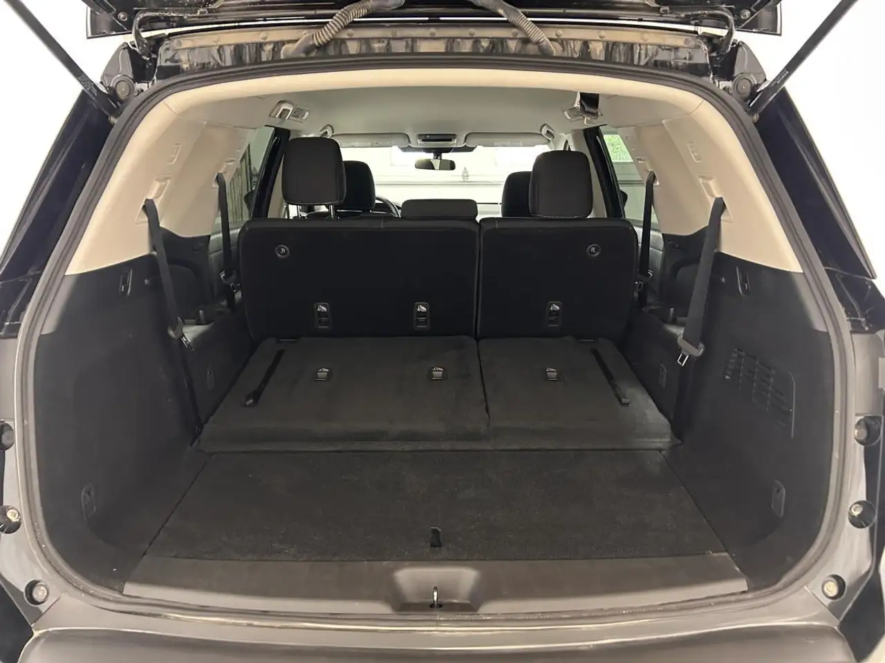 Nissan Pathfinder снимка Nissan Pathfinder