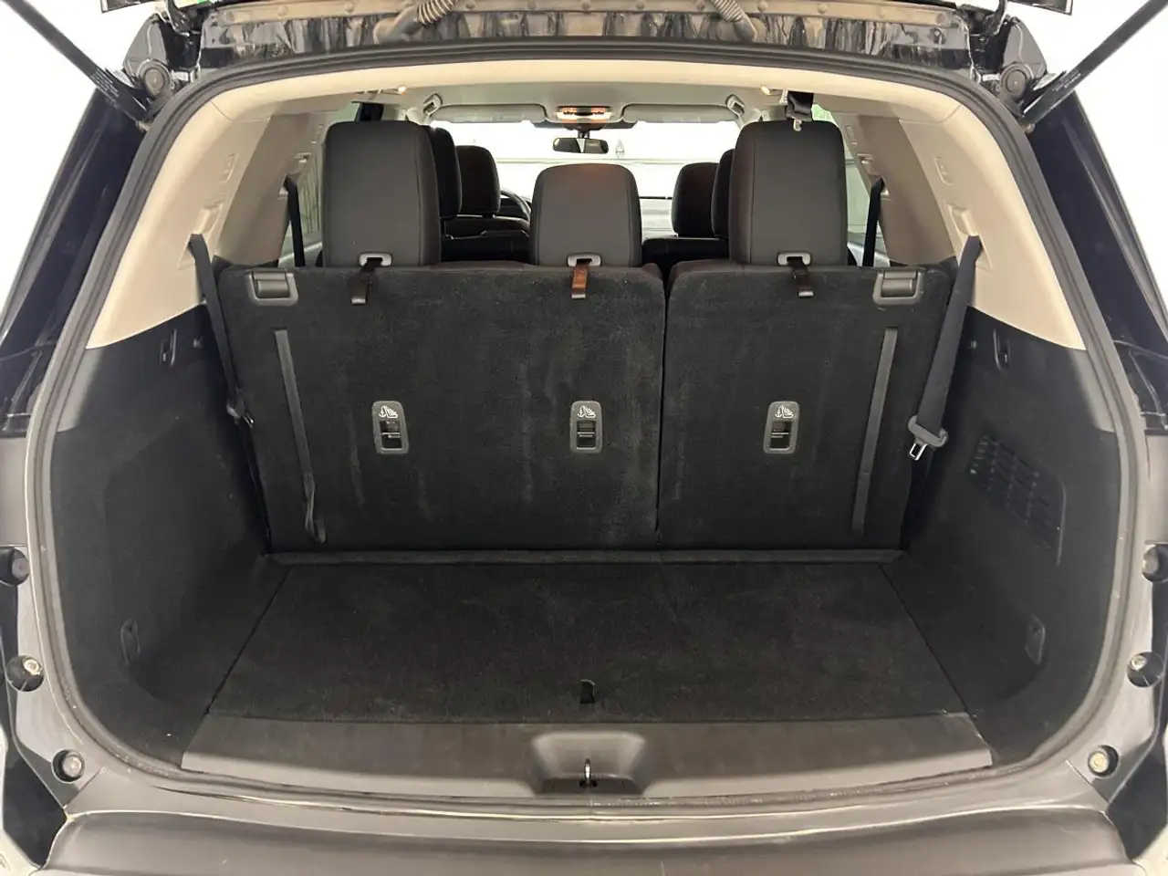 Nissan Pathfinder снимка Nissan Pathfinder