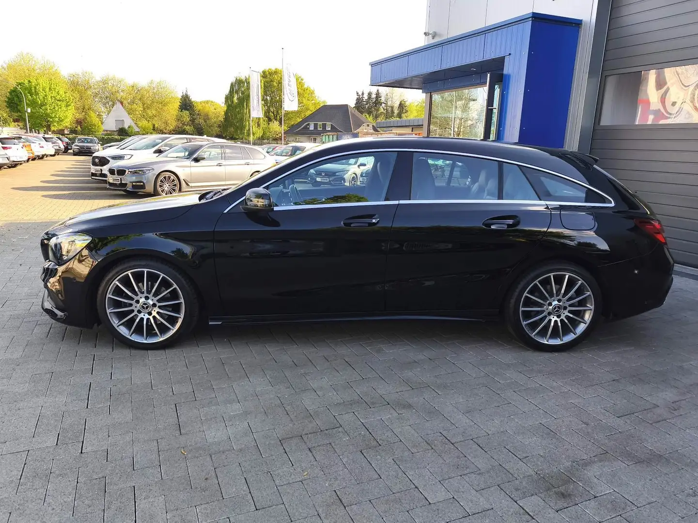 Mercedes-Benz CLA 200 AMG-Line LED/SHZ/PDC/Blue Schwarz - 2