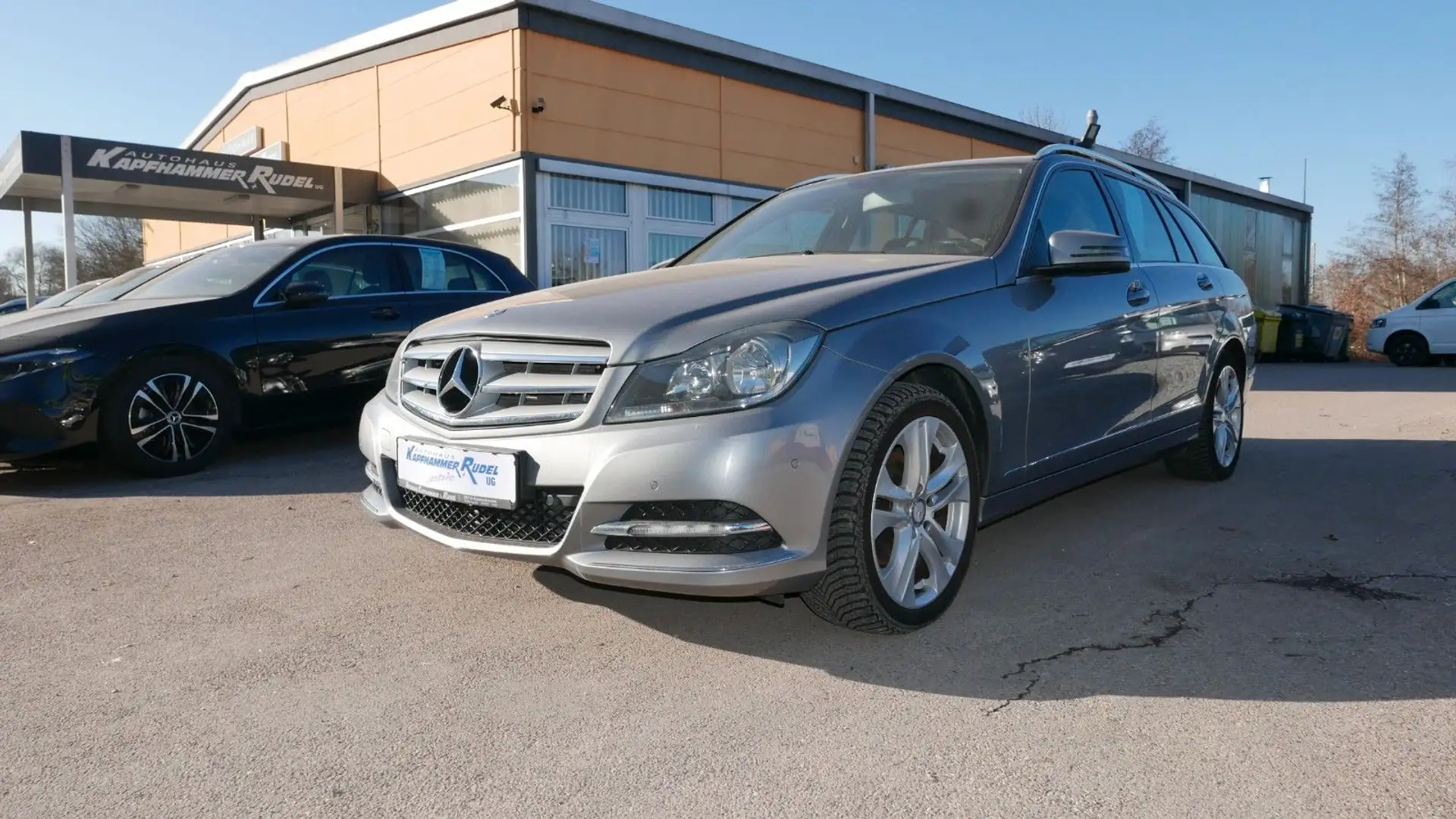 Mercedes-Benz C 180 T CGI /NAVI/AVANTGARDE/SHZ Silber - 2