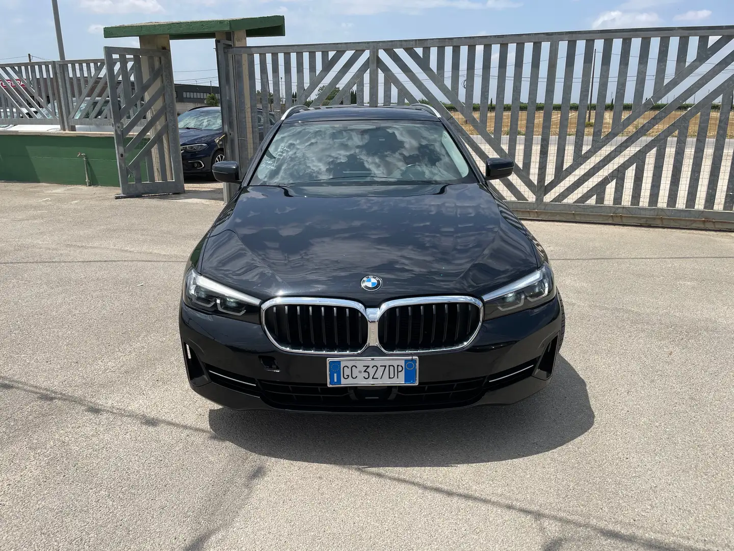 BMW 520 520d Touring mhev 48V xdrive Luxury auto Negro - 2