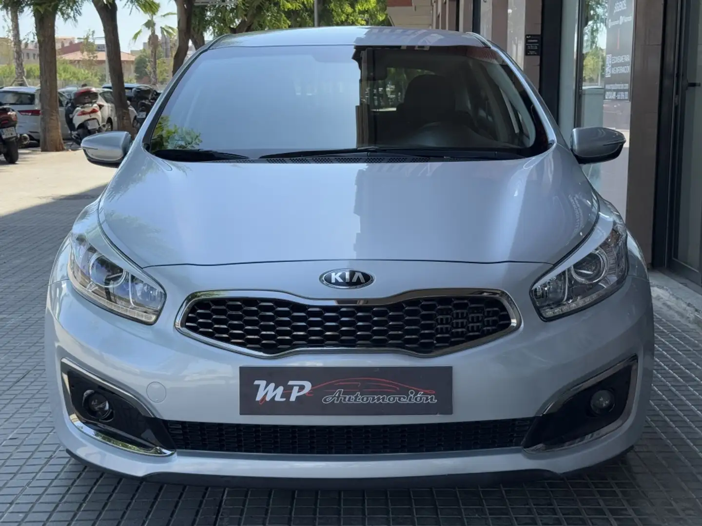 Kia Ceed / cee'd 1.0 T-GDI Eco-Dynamics x-Tech16 100 Plateado - 2