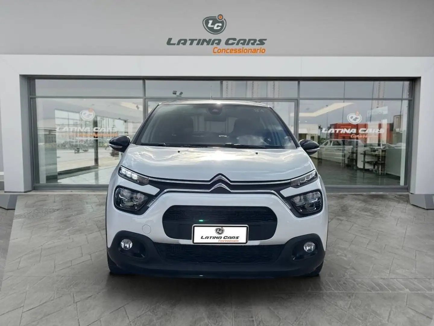 Citroen C3 1.2 puretech Shine s&s 110cv eat6 Con CARPLAY Bianco - 2