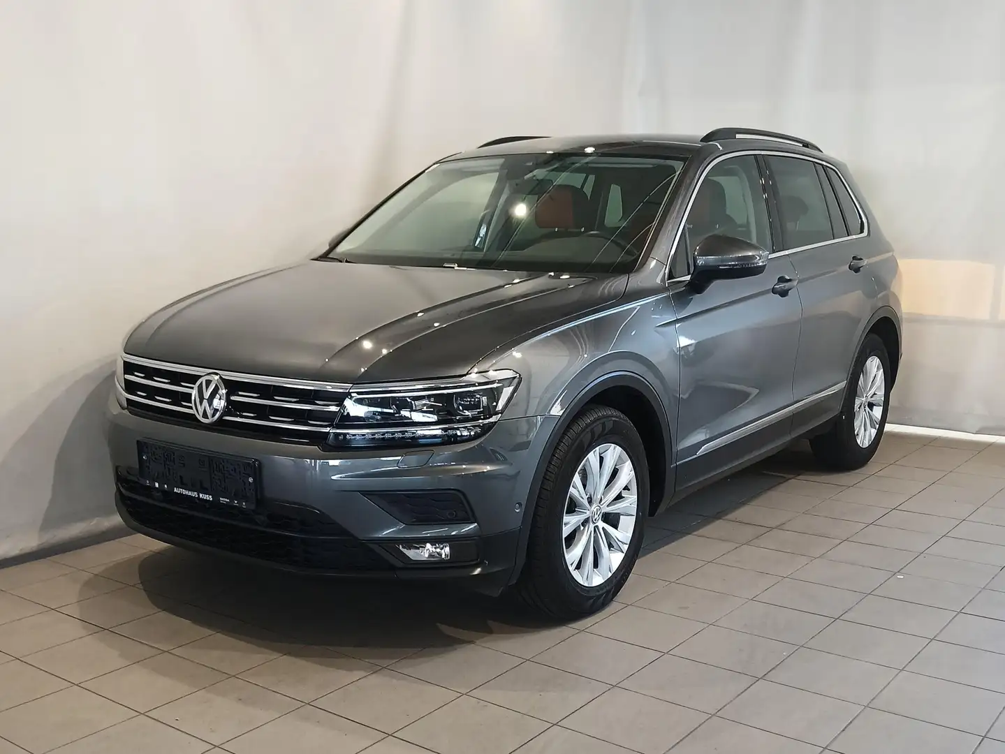 Volkswagen Tiguan Comfortline TSI ACT Grau - 1