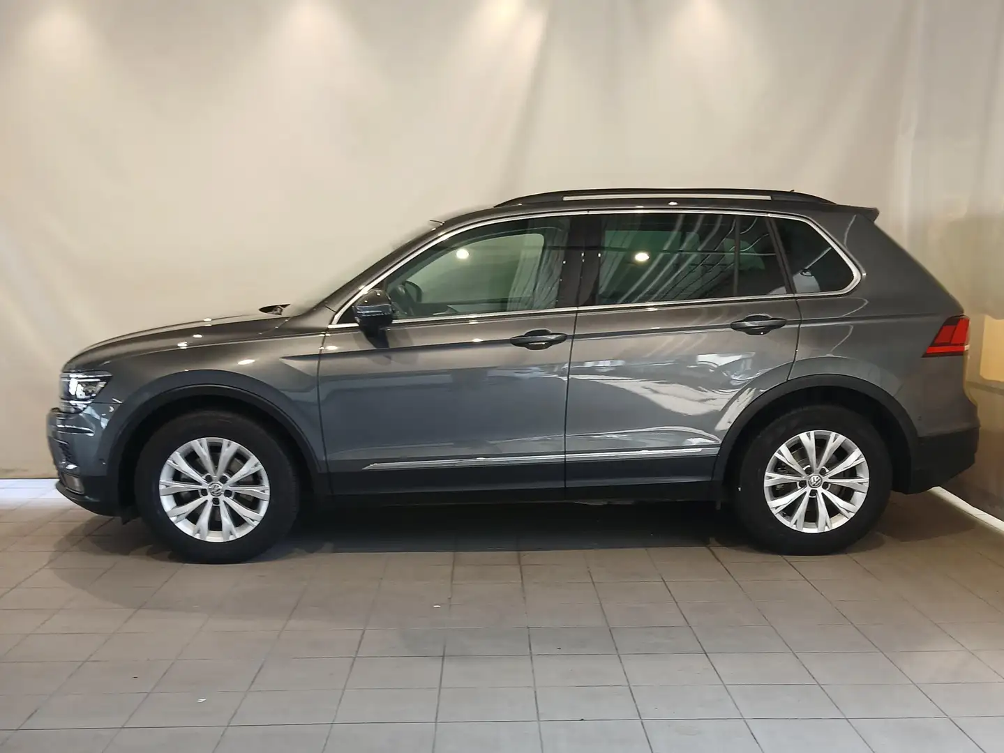 Volkswagen Tiguan Comfortline TSI ACT Grau - 2