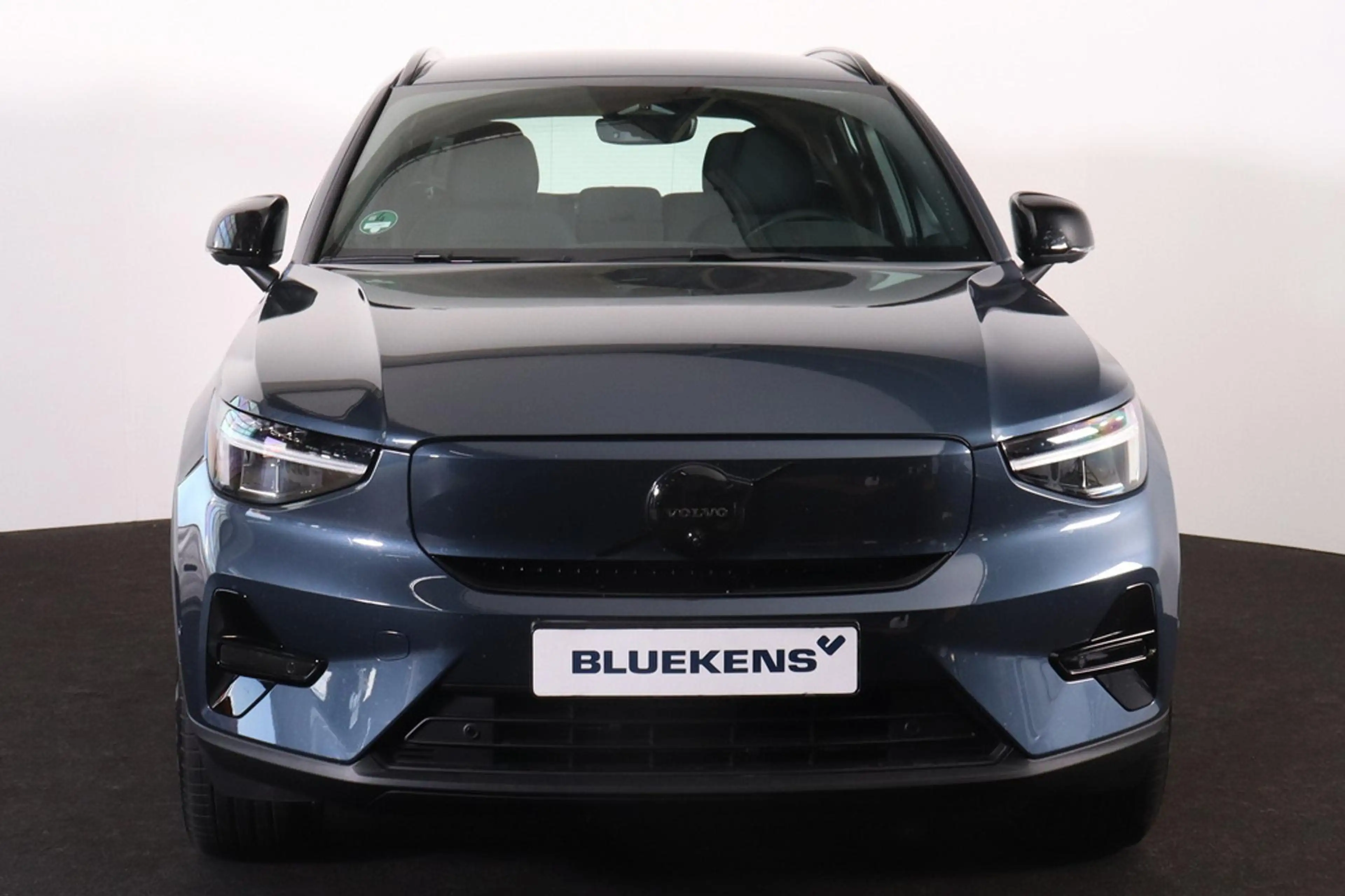 Volvo EX40 Single Motor Extended Range Plus Black Ed. 82 kWh — photo 2
