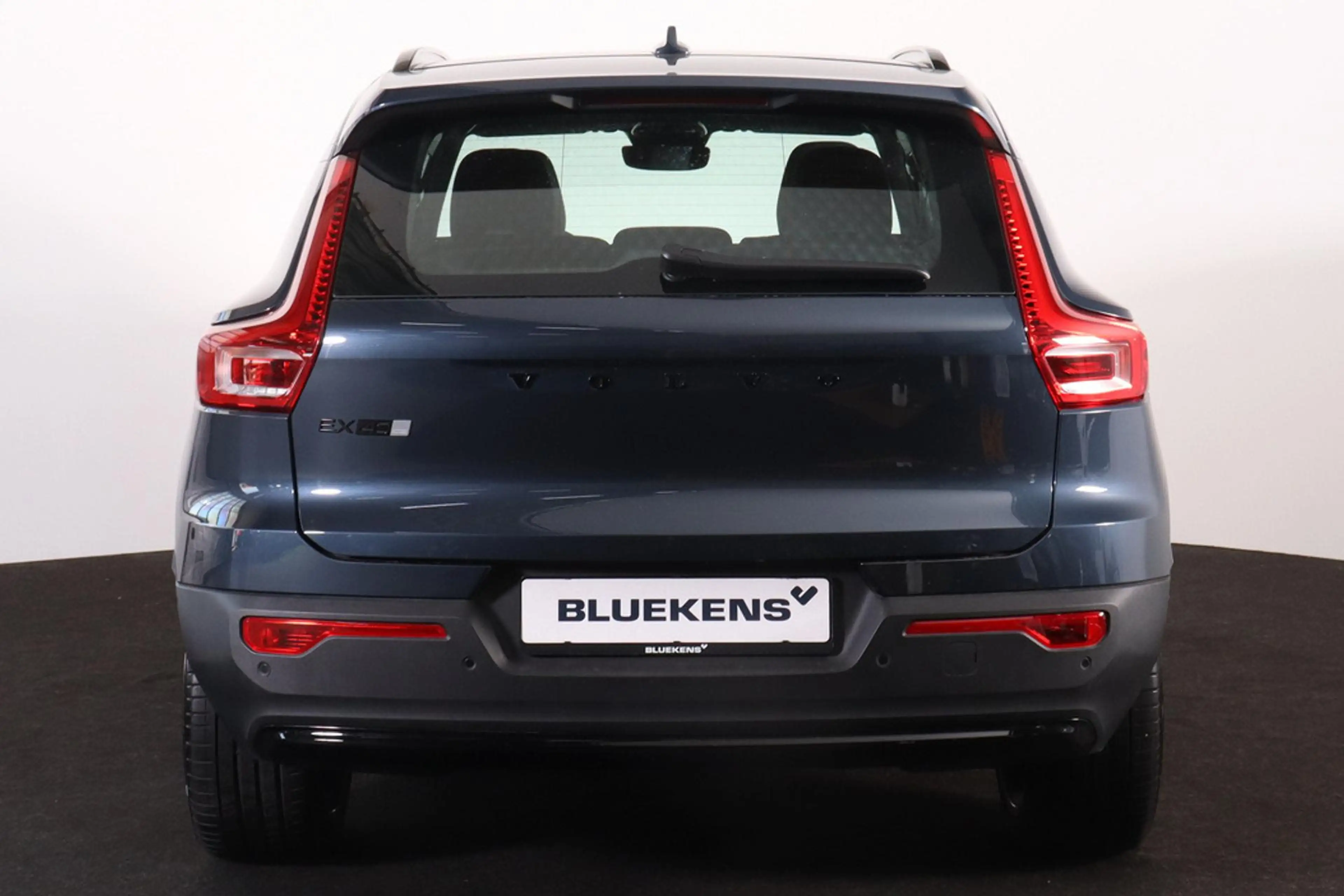 Volvo EX40 Single Motor Extended Range Plus Black Ed. 82 kWh — photo 4