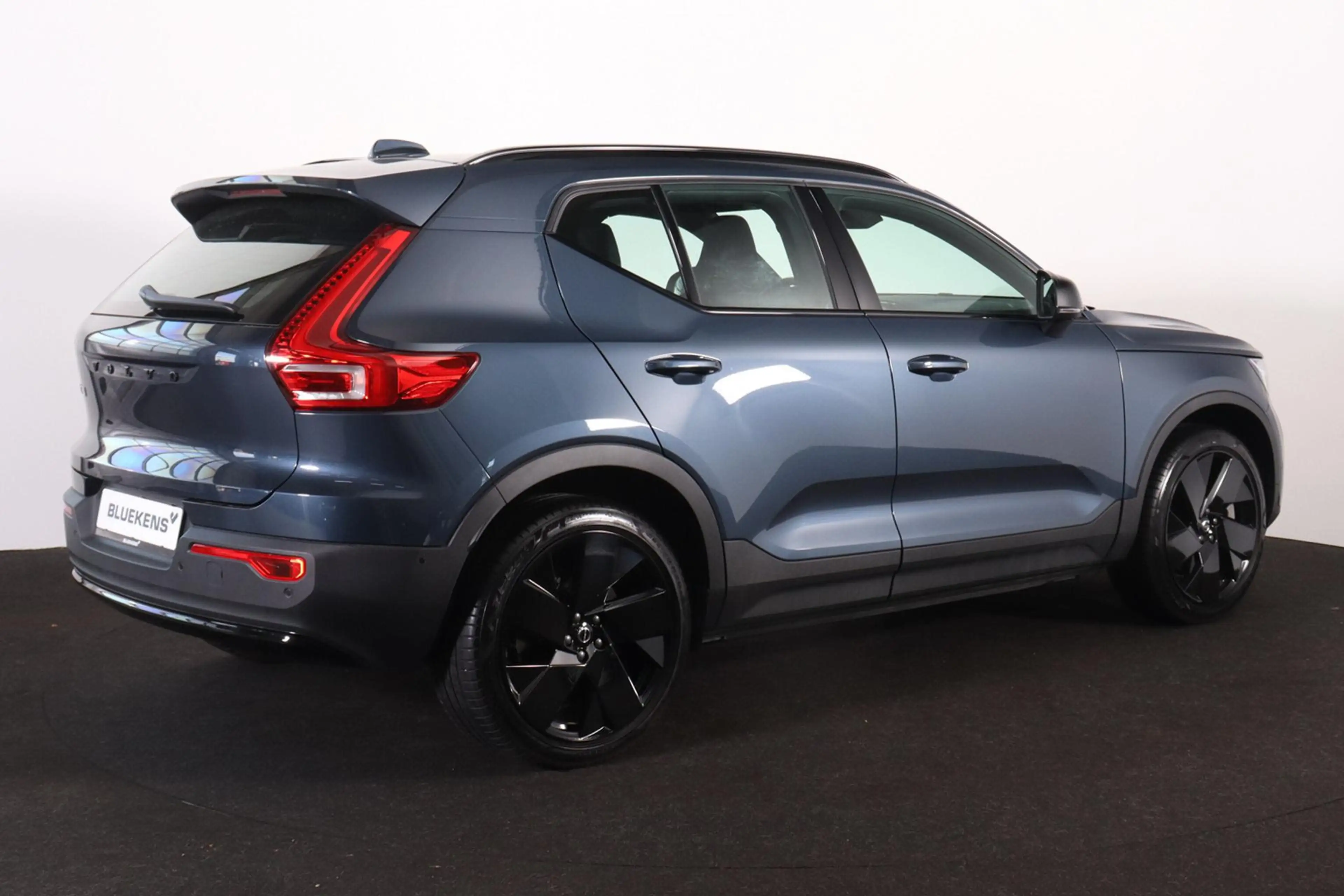 Volvo EX40 Single Motor Extended Range Plus Black Ed. 82 kWh — photo 5