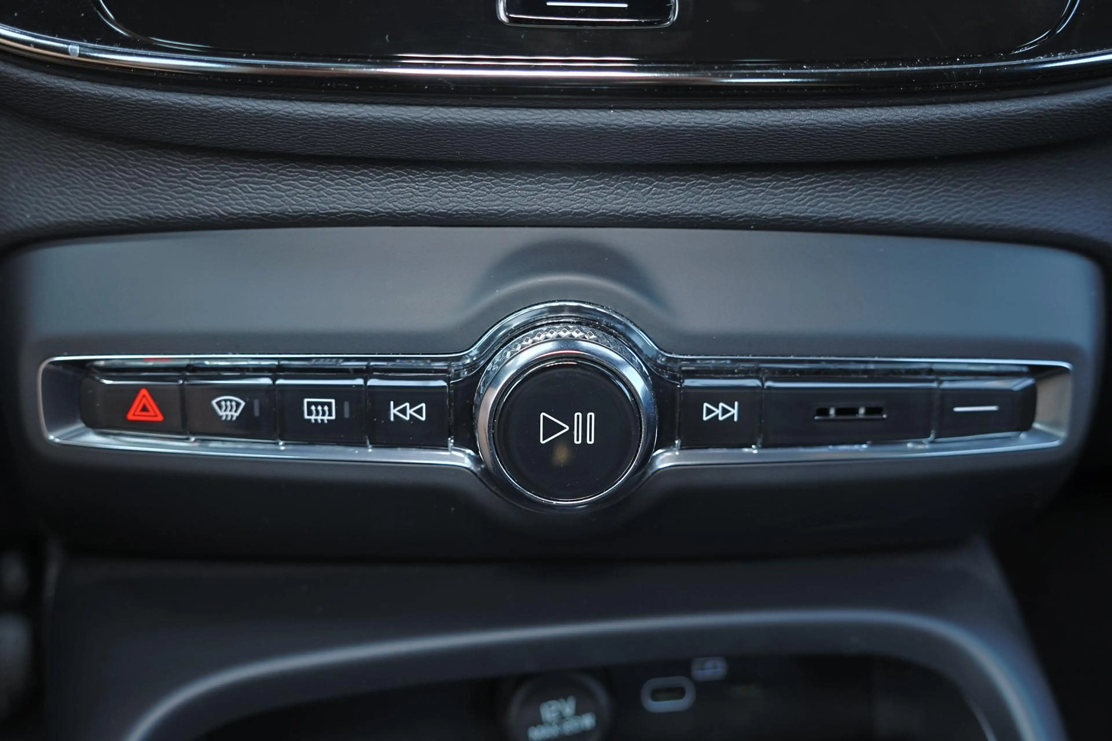 Volvo EX40 Single Motor Extended Range Plus Black Ed. 82 kWh — photo 9