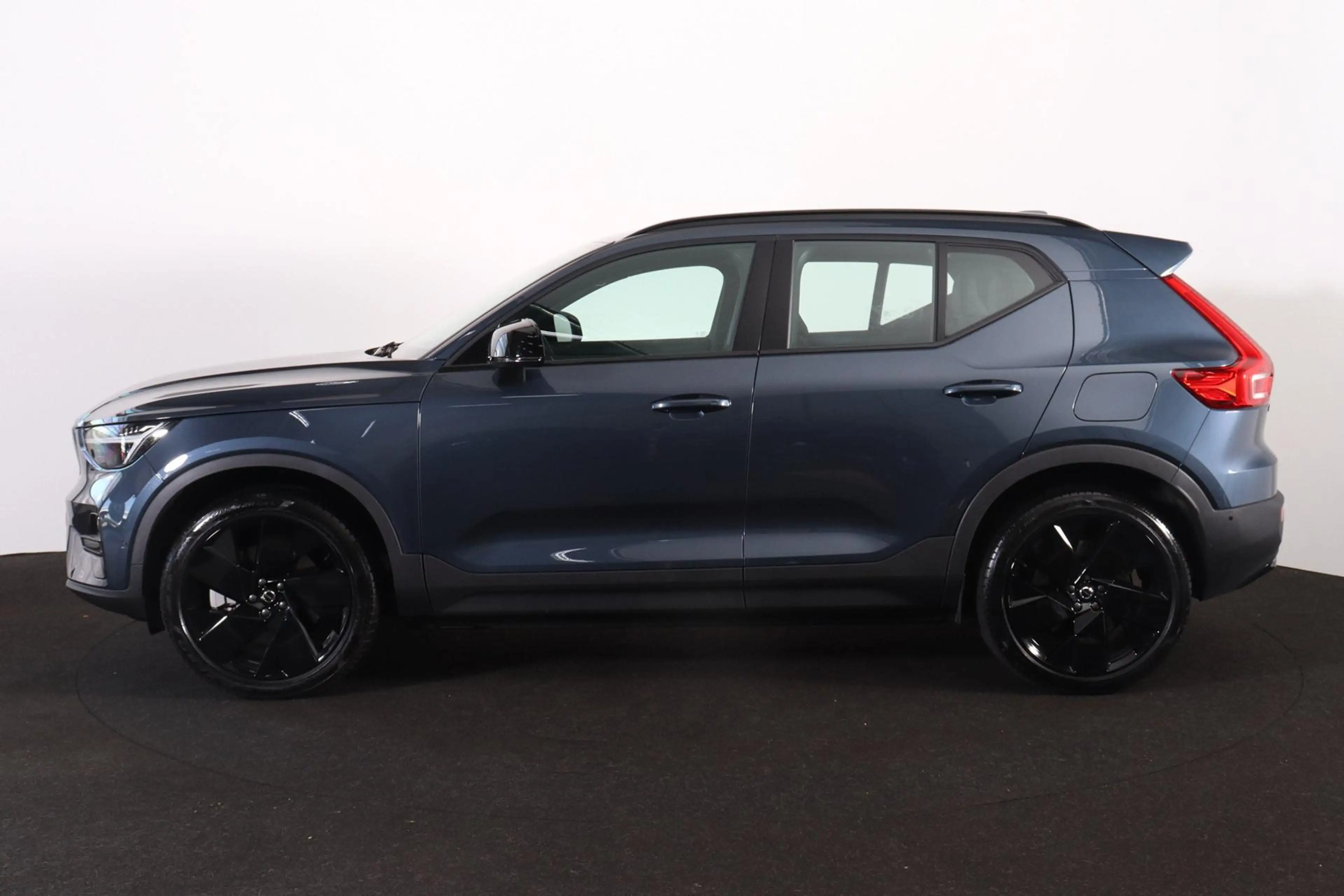 Volvo EX40 Single Motor Extended Range Plus Black Ed. 82 kWh — photo 3