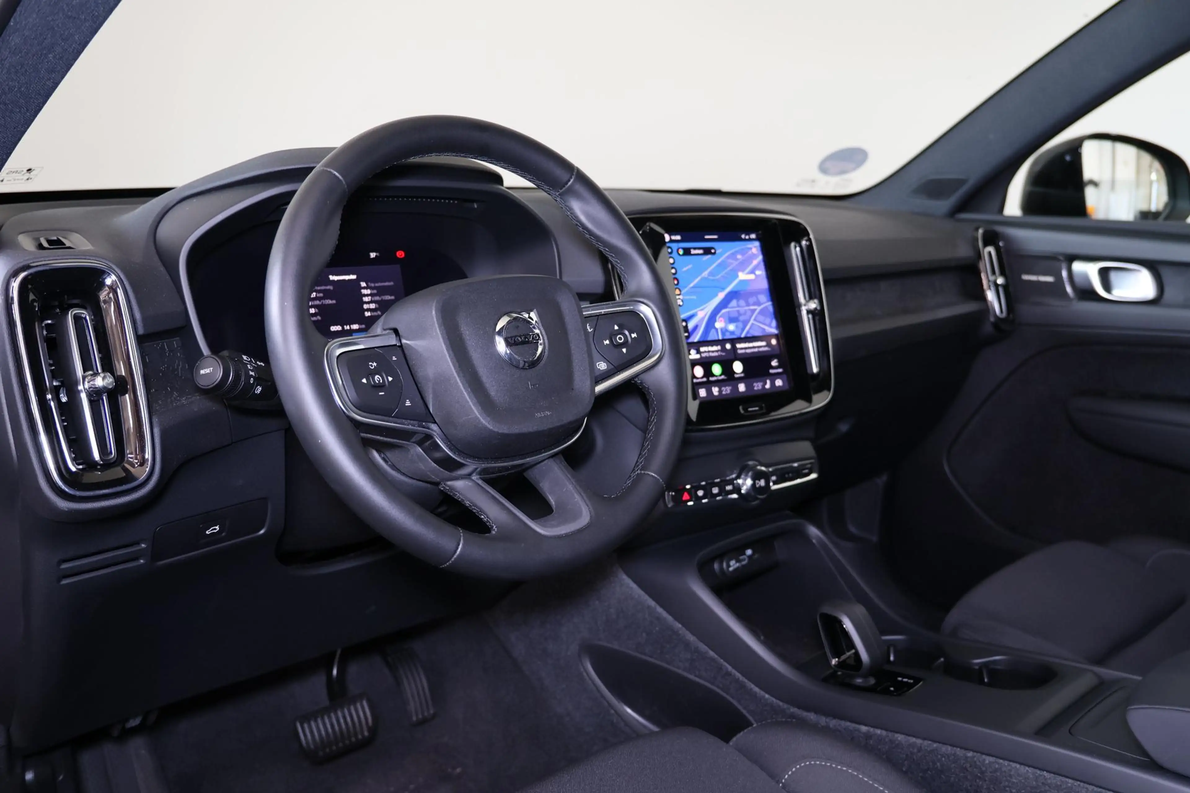 Volvo EX40 Single Motor Extended Range Plus Black Ed. 82 kWh — photo 12