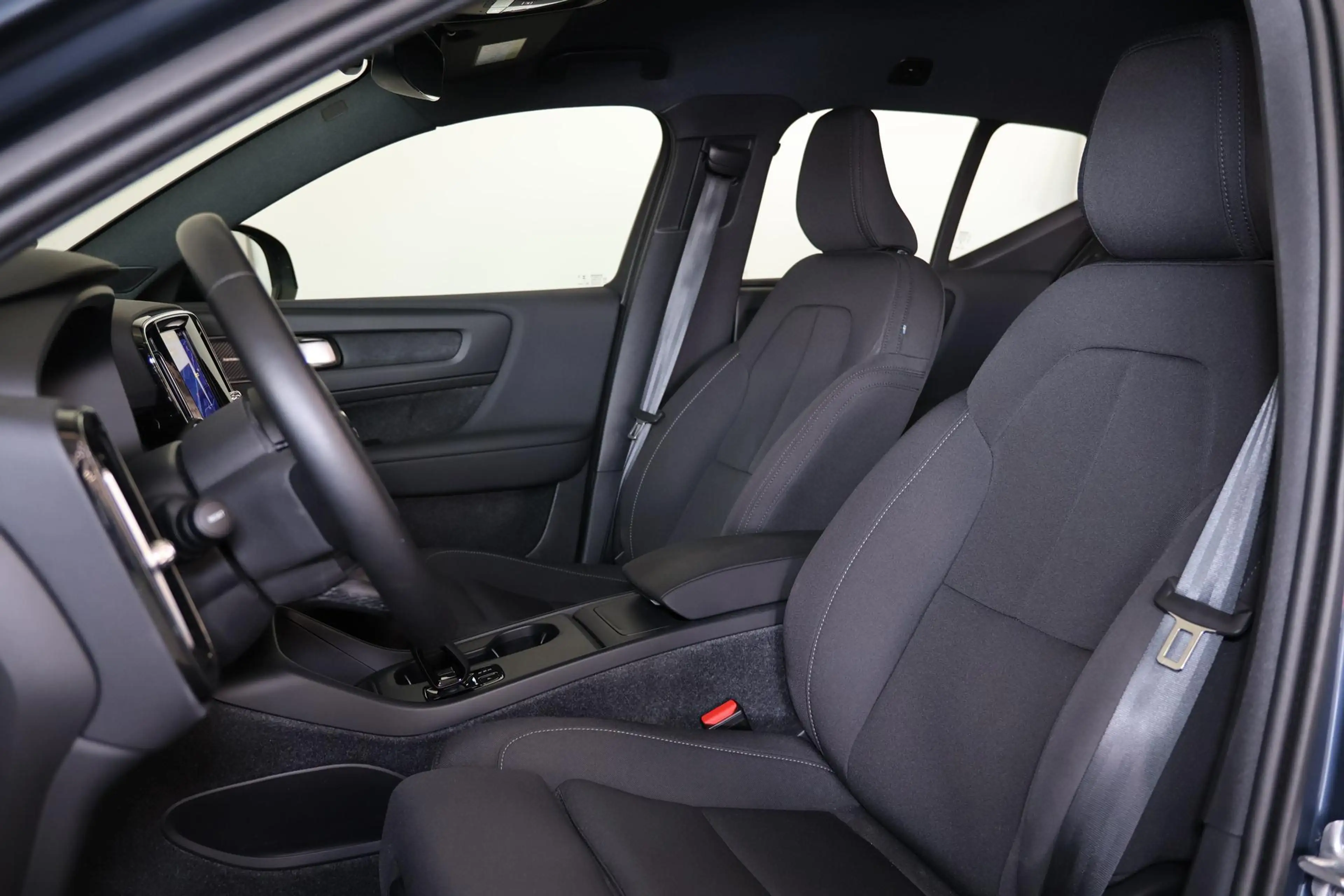 Volvo EX40 Single Motor Extended Range Plus Black Ed. 82 kWh — photo 13