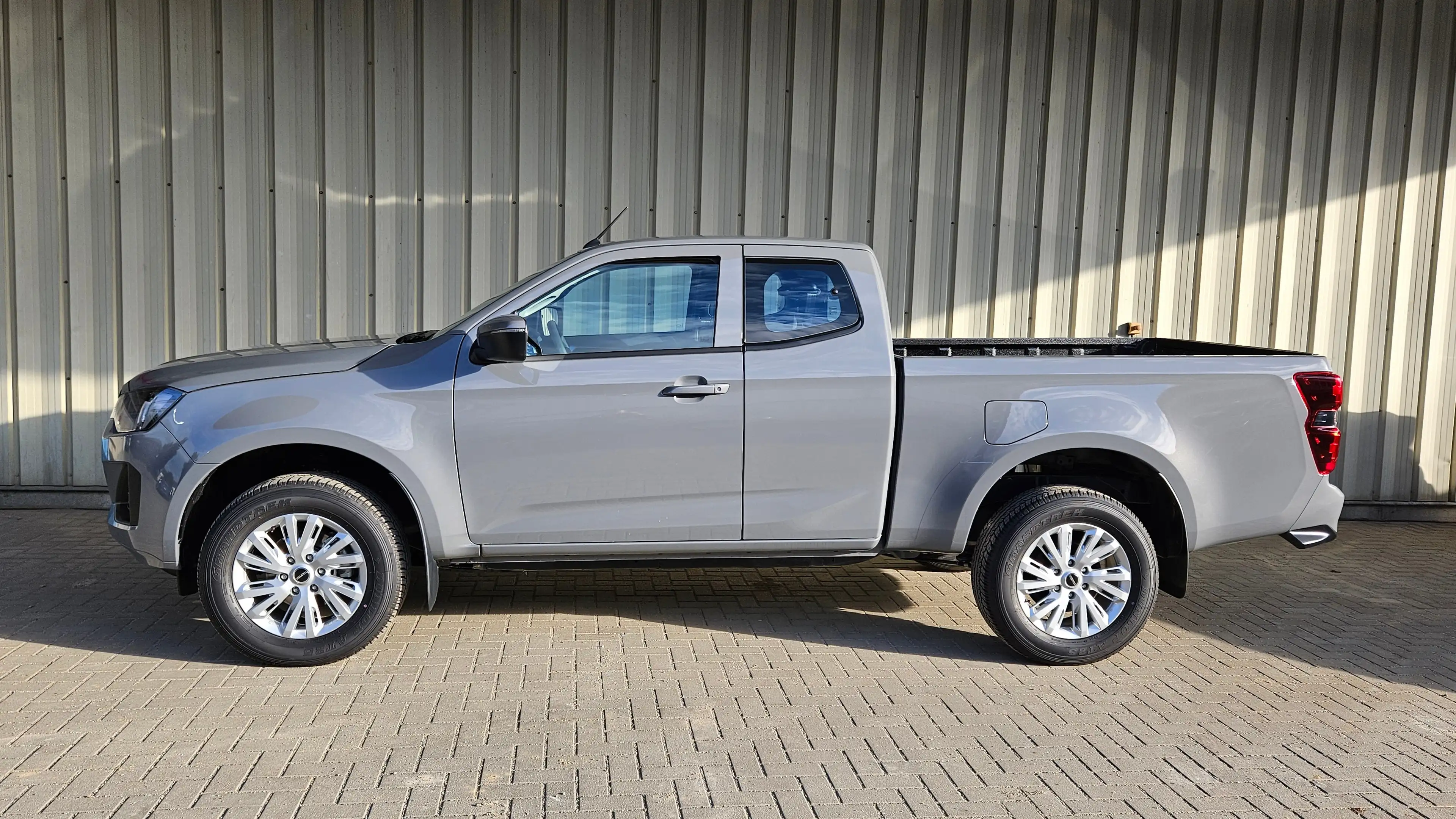 Isuzu D-Max D-Max Space Cab 4WD Autm. LS — photo 3