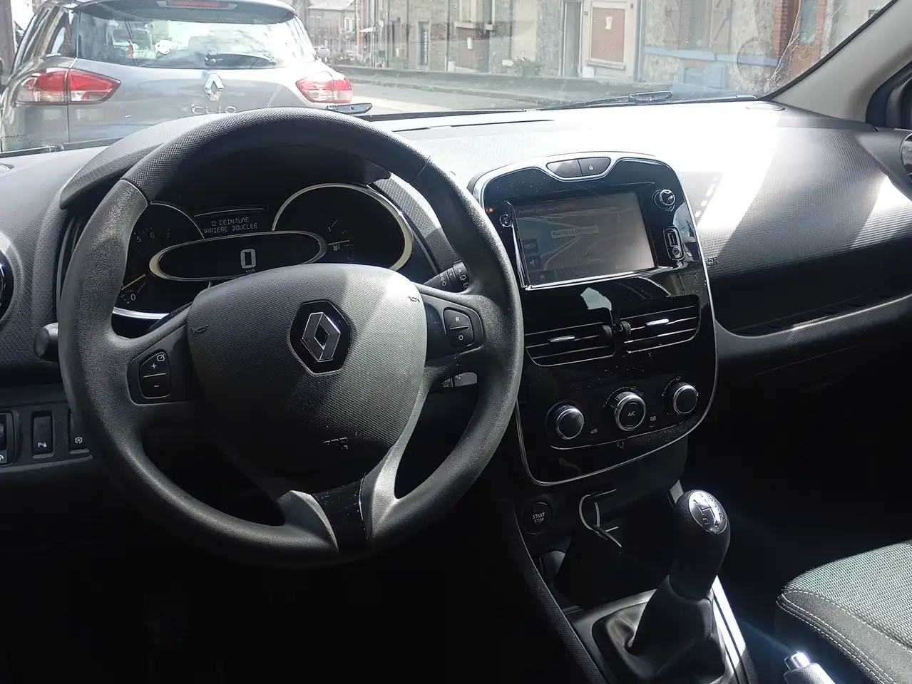 Renault Clio Citadine 3 portes — photo 5