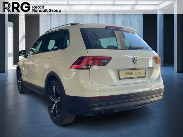 Volkswagen Tiguan view 4