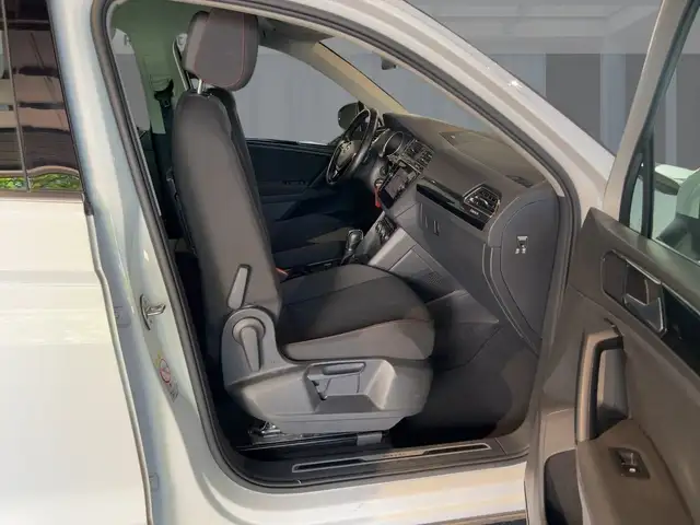 Volkswagen Tiguan view 8