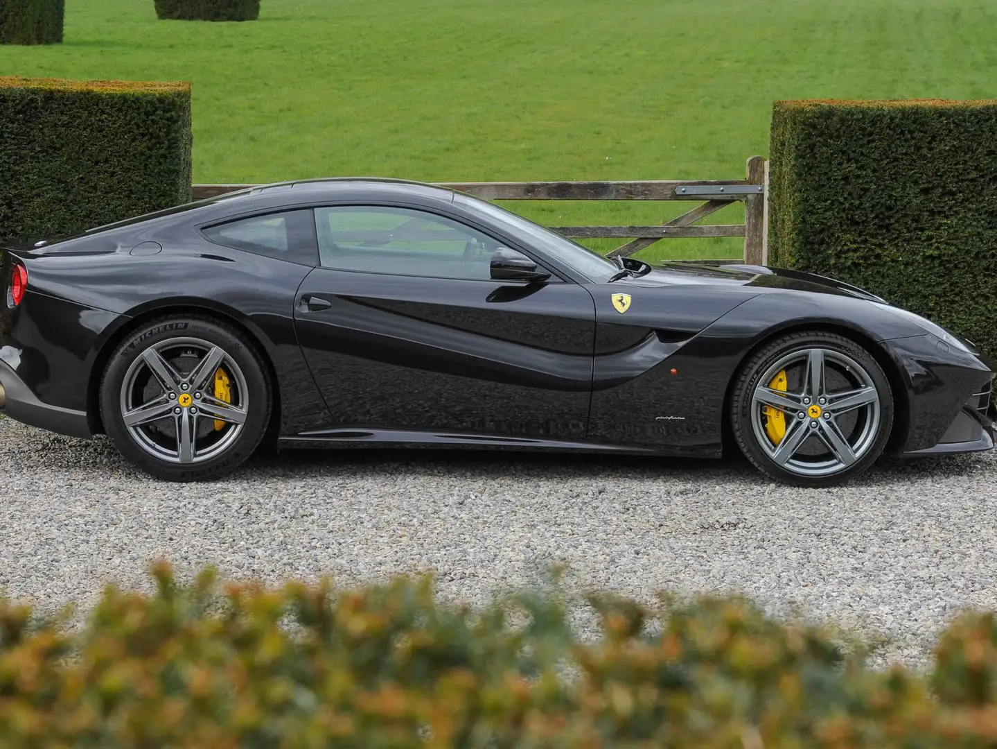 Ferrari F12 Berlinetta / New/ Full service history/ Collector Nero - 2