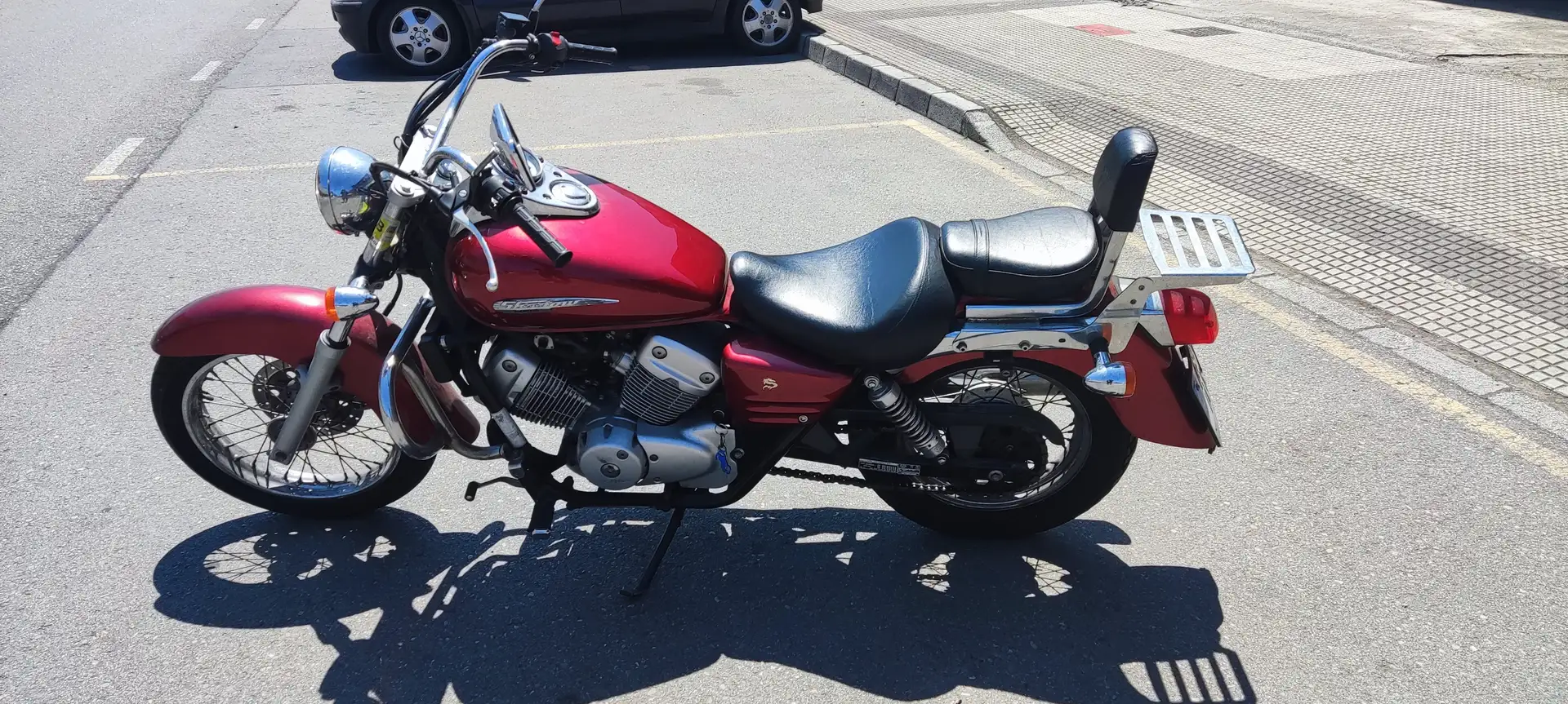 Honda Shadow 125 VT125C Rouge - 1