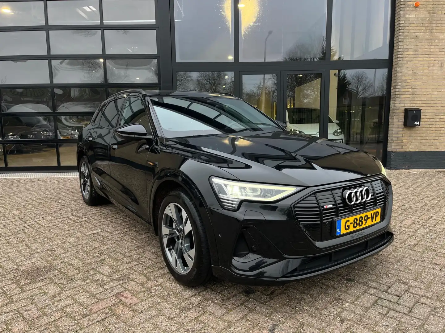 Audi e-tron 50 quattro Launch, Black 71 kWh, S-Line Noir - 2