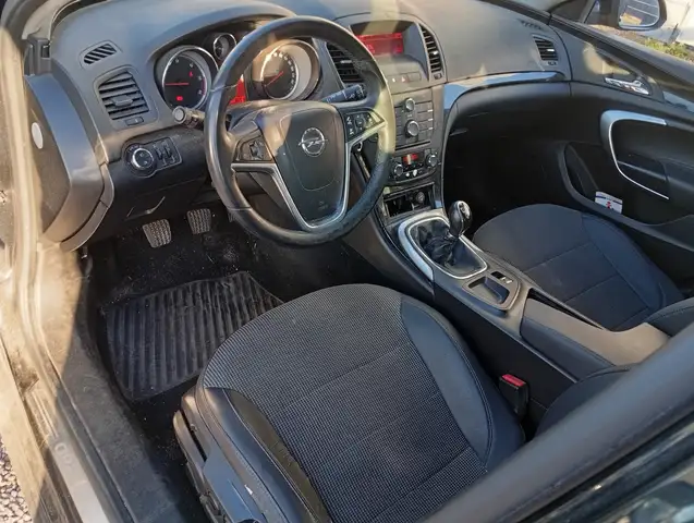 Opel Insignia view 3