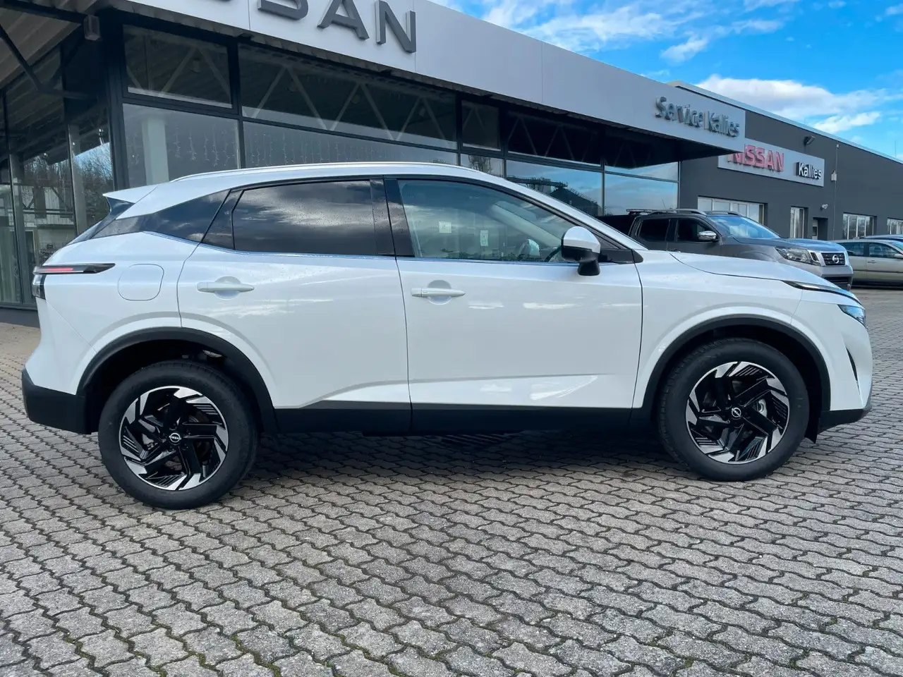 Nissan Qashqai 1.3 DIG-T MHEV AT N-Connecta WINTERPAKET 12