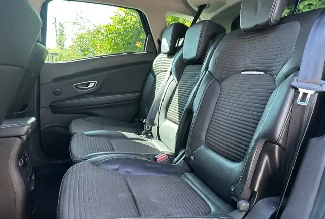 Renault Scenic view 11