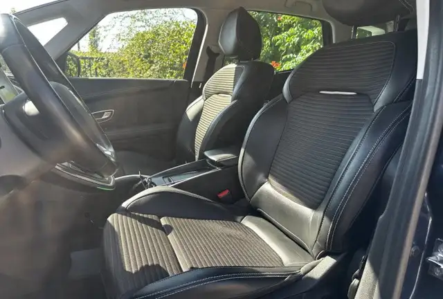 Renault Scenic view 10