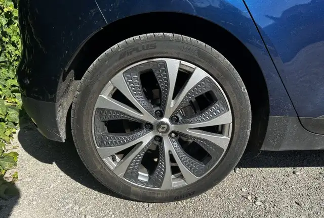 Renault Scenic view 25