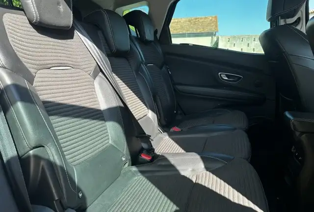 Renault Scenic view 13