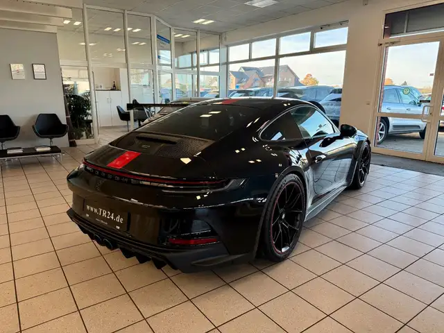 Porsche 911 view 5