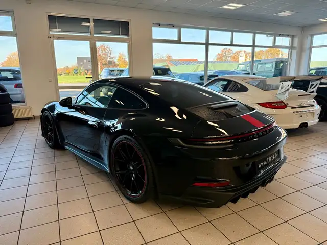 Porsche 911 view 3