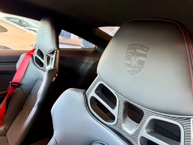 Porsche 911 view 10