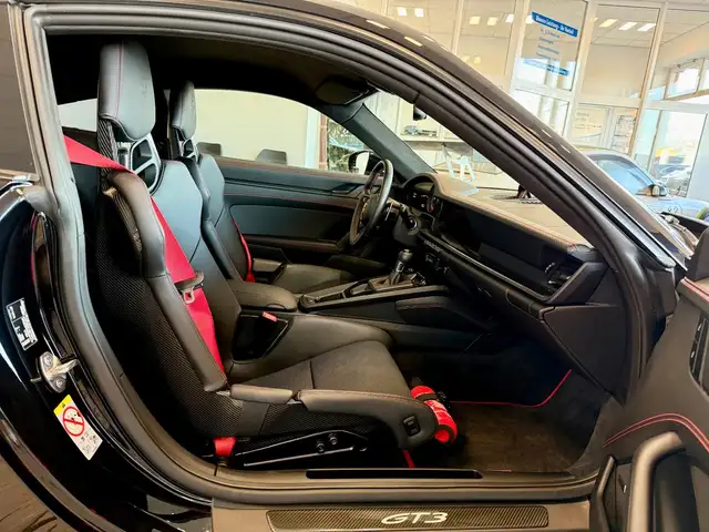Porsche 911 view 12