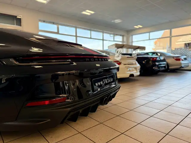 Porsche 911 view 6