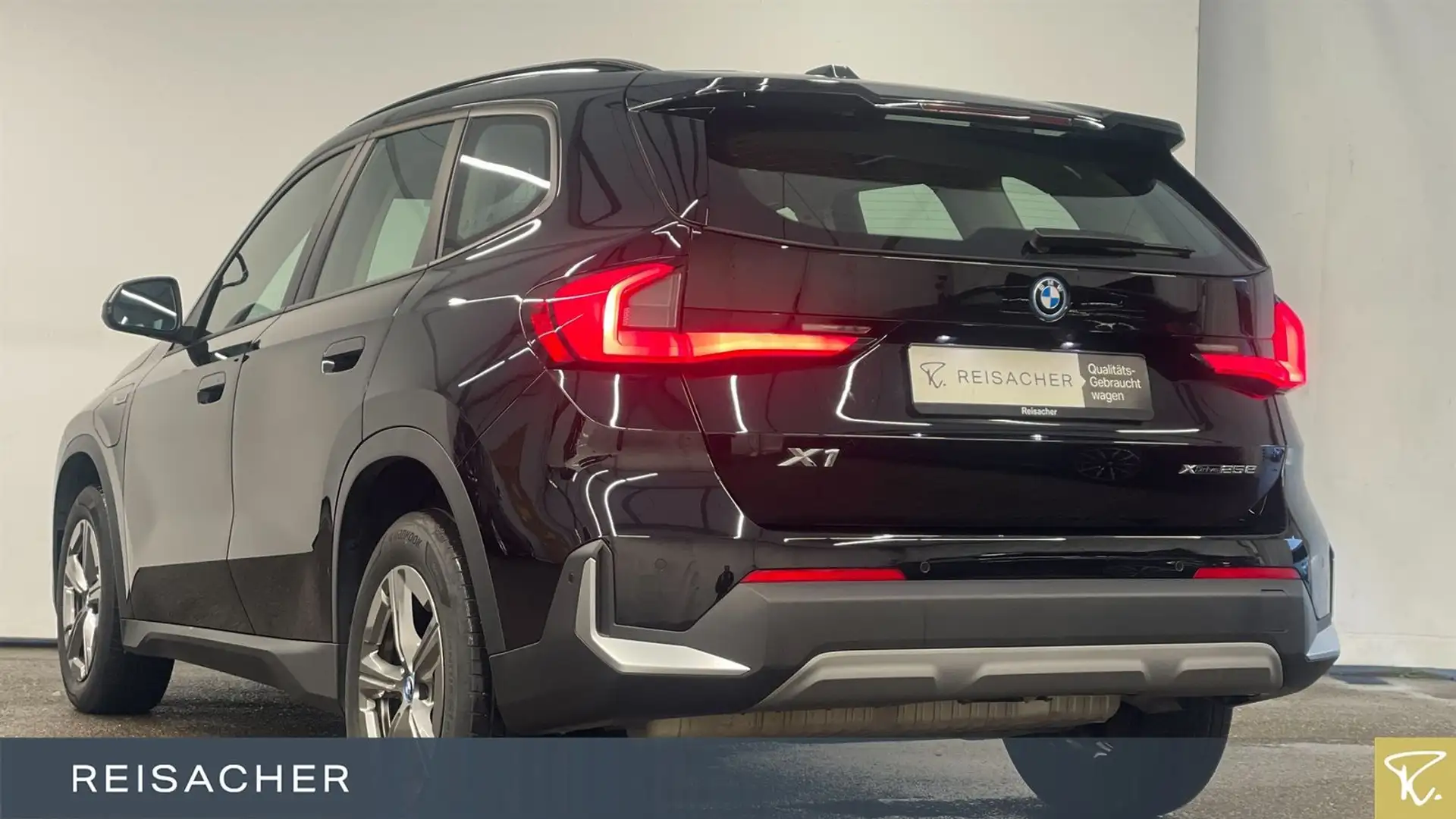 BMW X1 xDrive25e A AHK PDC RFK SHZ AdaptLED 17" LM Schwarz - 2