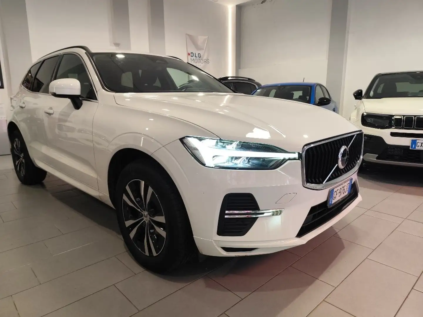 Volvo XC60 B4 (d) Geartronic Momentum Pro Bianco - 1