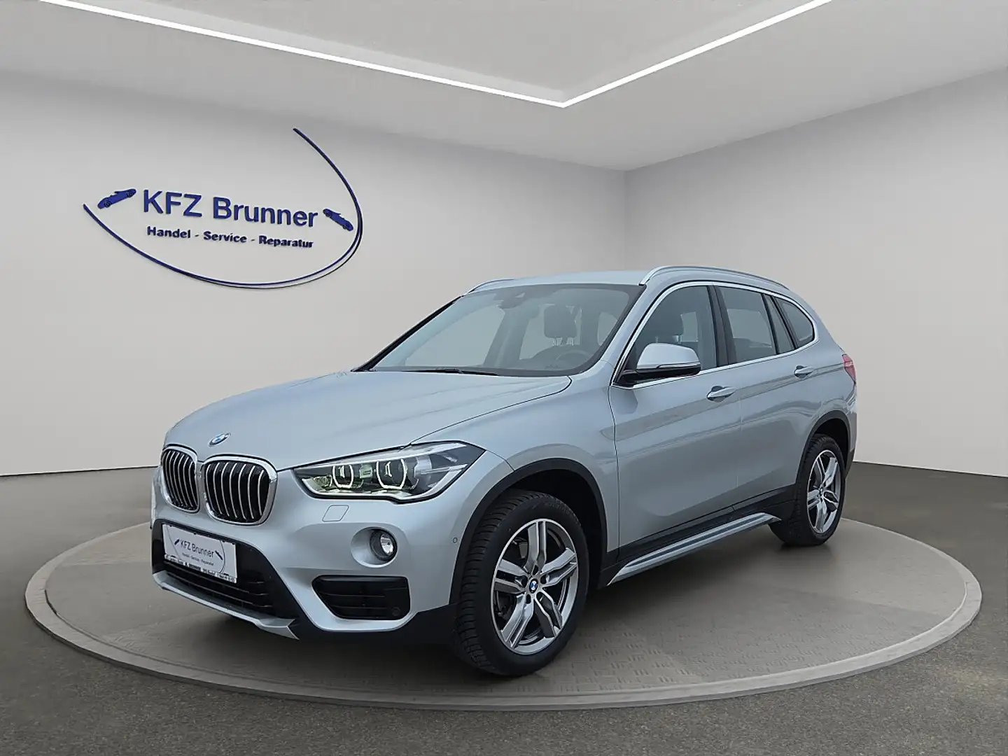 BMW X1 sDrive18d**LED,RFK,NAVI,LEDER** Silber - 1