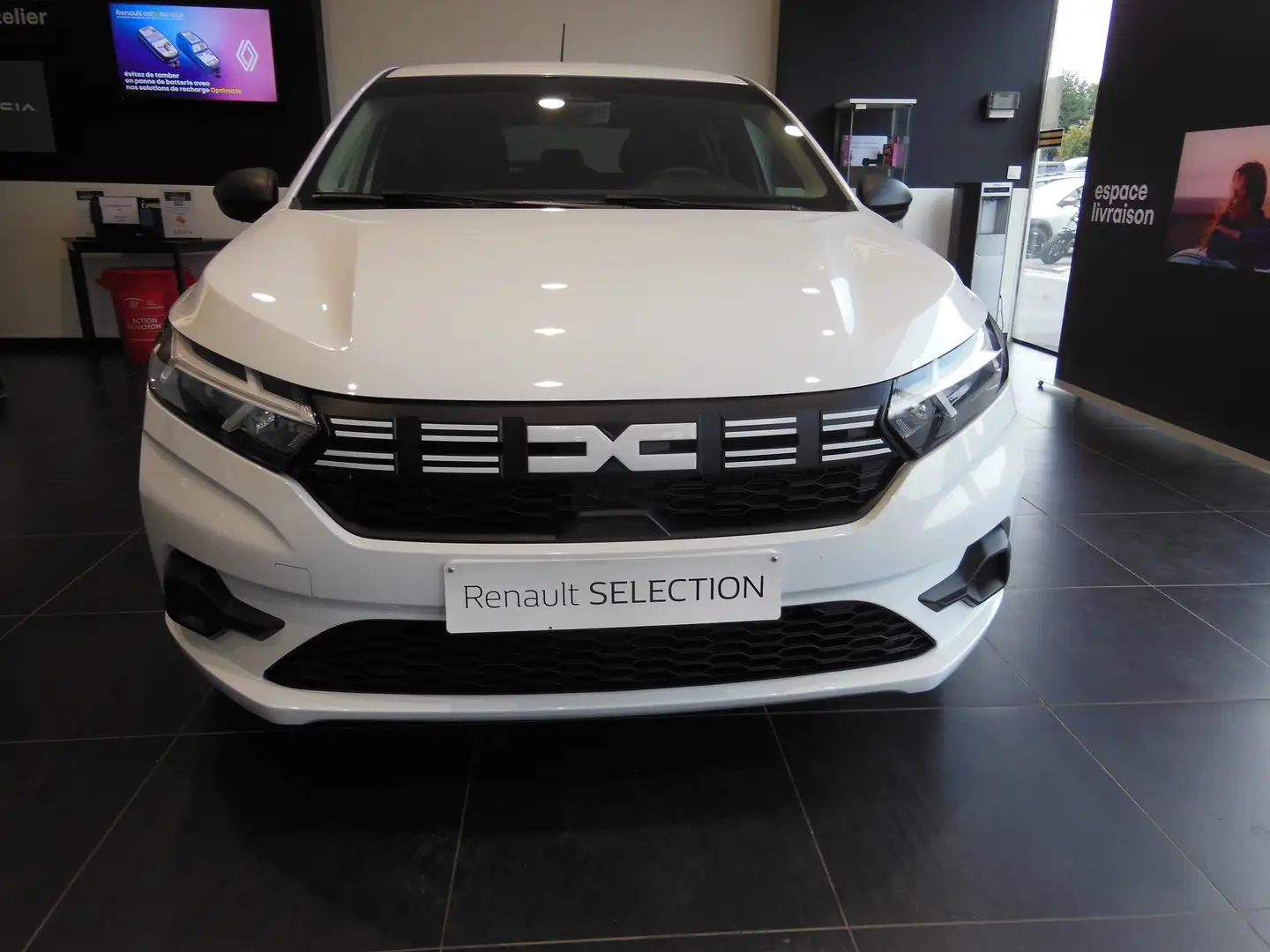 Dacia Sandero Sandero 1.0iSCeEssential AIRCO+ EXTENSION GARANTIE Blanc - 1