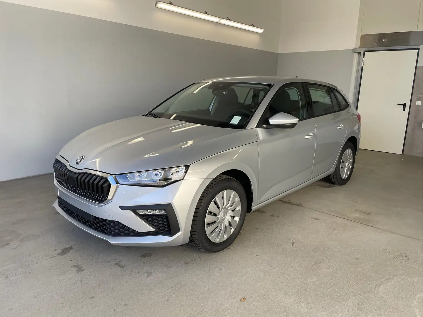 Skoda Scala Facelift 115PS DSG AHK+Carplay+Sitzheizung+LED ... Silber - 1
