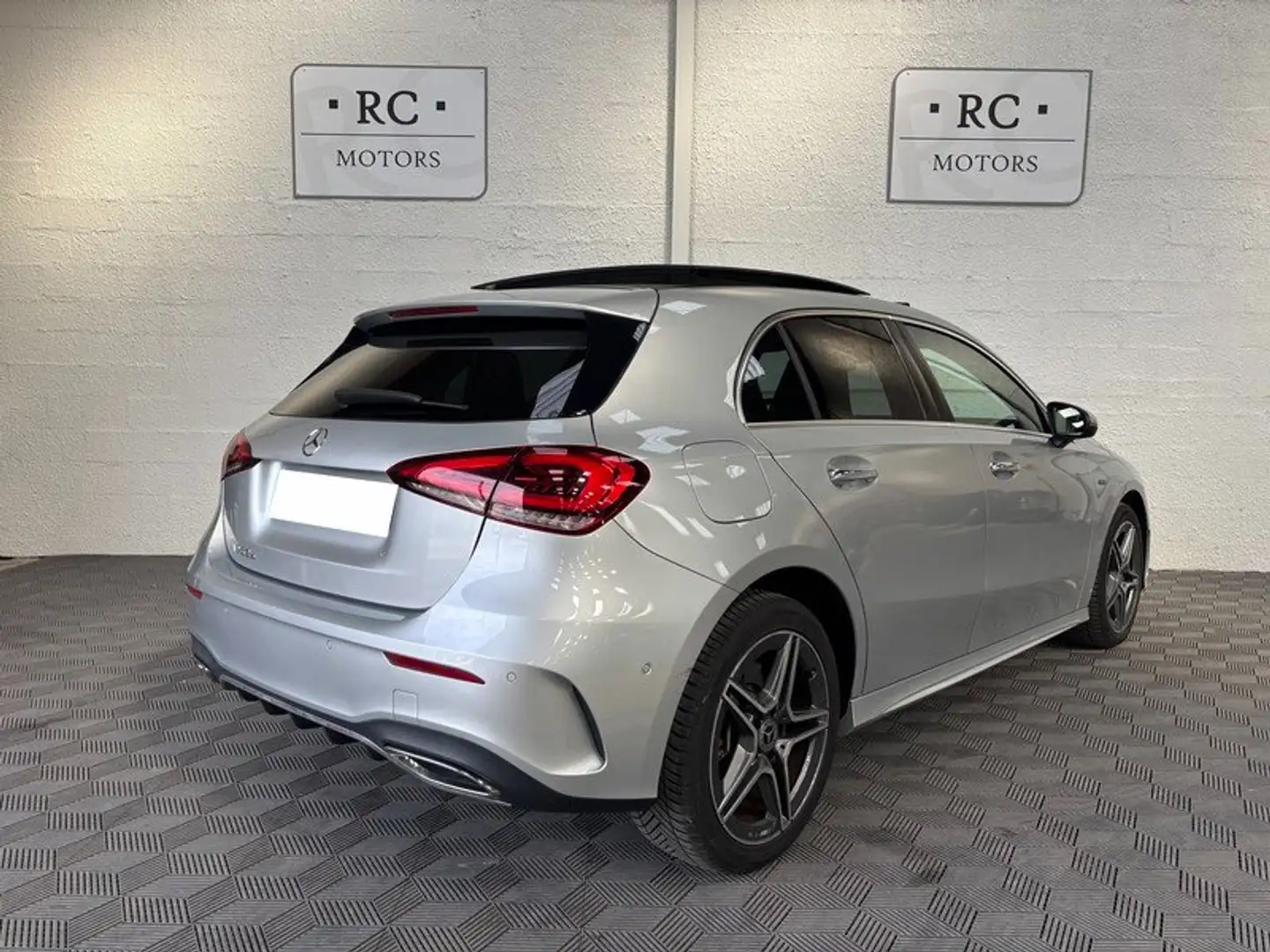 Mercedes-Benz A 250 e AMG Line *CUIR *PANO *PK PREMIUMPLUS *DISTRONIC Argent - 2