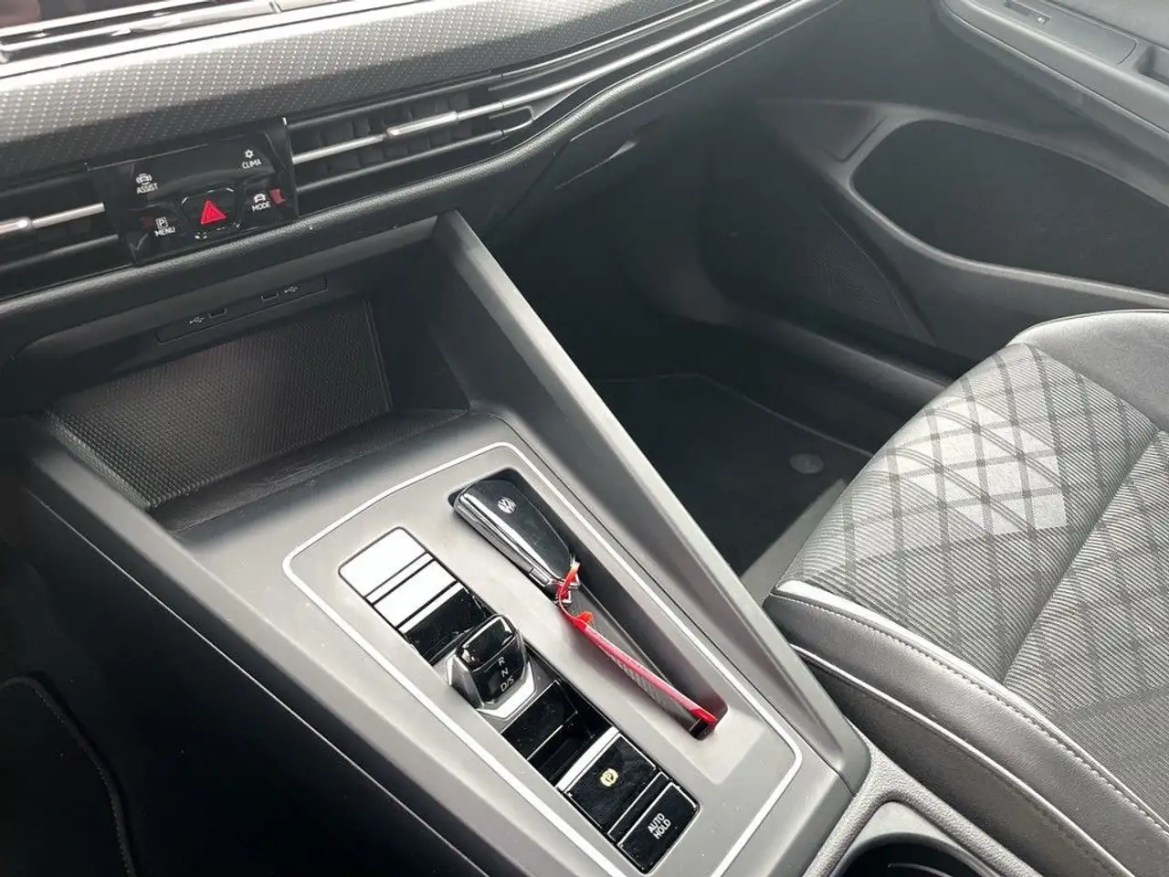 Volkswagen Golf 1.5 eTSI DSG R-Line Navi AHK Pano 19