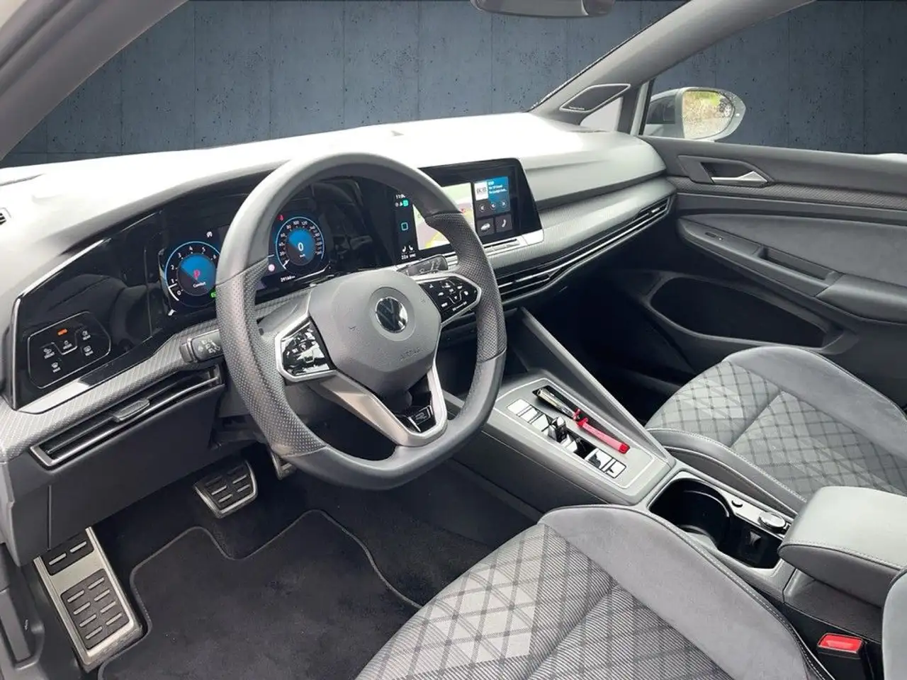 Volkswagen Golf 1.5 eTSI DSG R-Line Navi AHK Pano 11