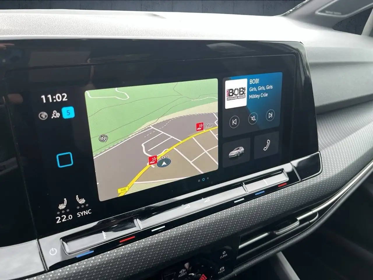 Volkswagen Golf 1.5 eTSI DSG R-Line Navi AHK Pano 17