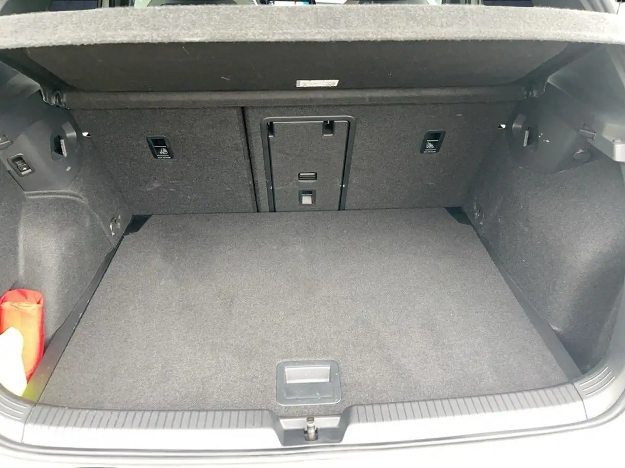 Volkswagen Golf 1.5 eTSI DSG R-Line Navi AHK Pano 15